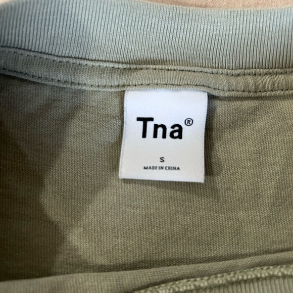 Aritzia tshirt - Picture 3 of 4